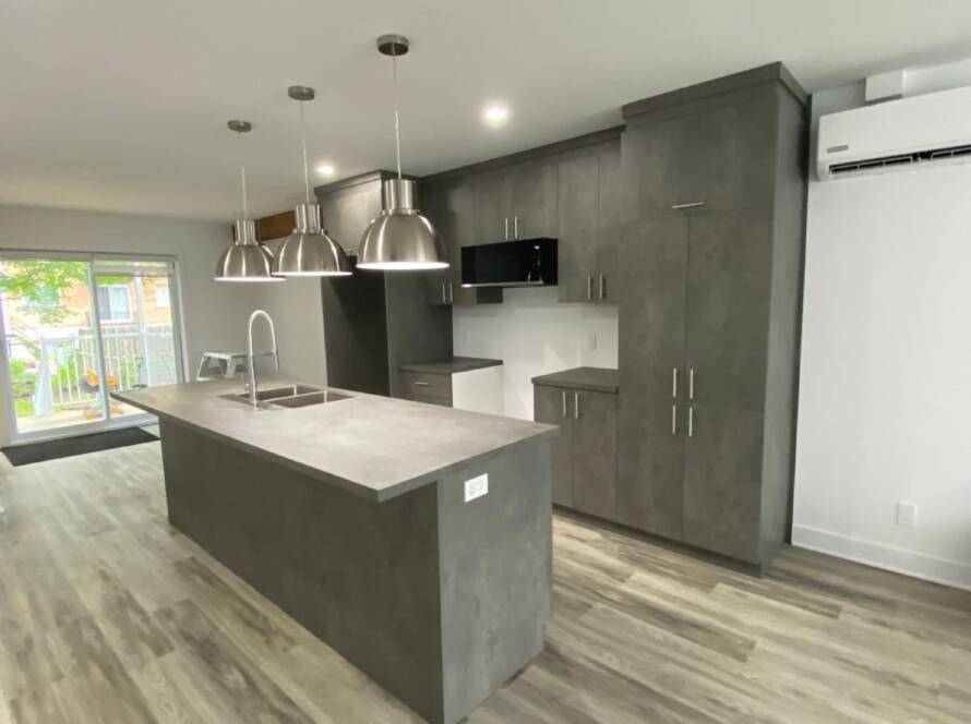 Cuisine sur mesure en mélamine, finition bois